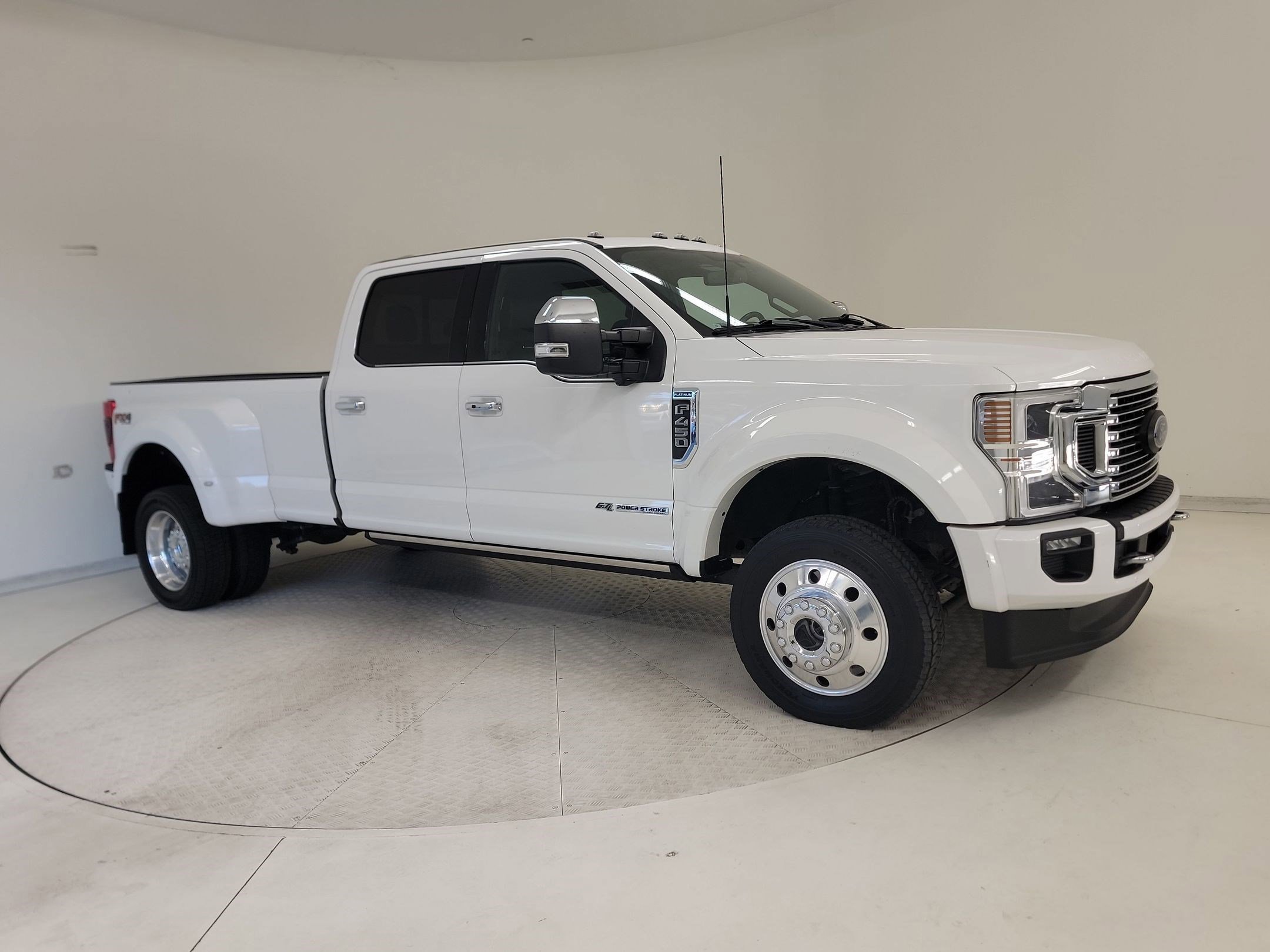 Certified 2022 Ford F450 Platinum w/ FX4 Off-Road Package image 6