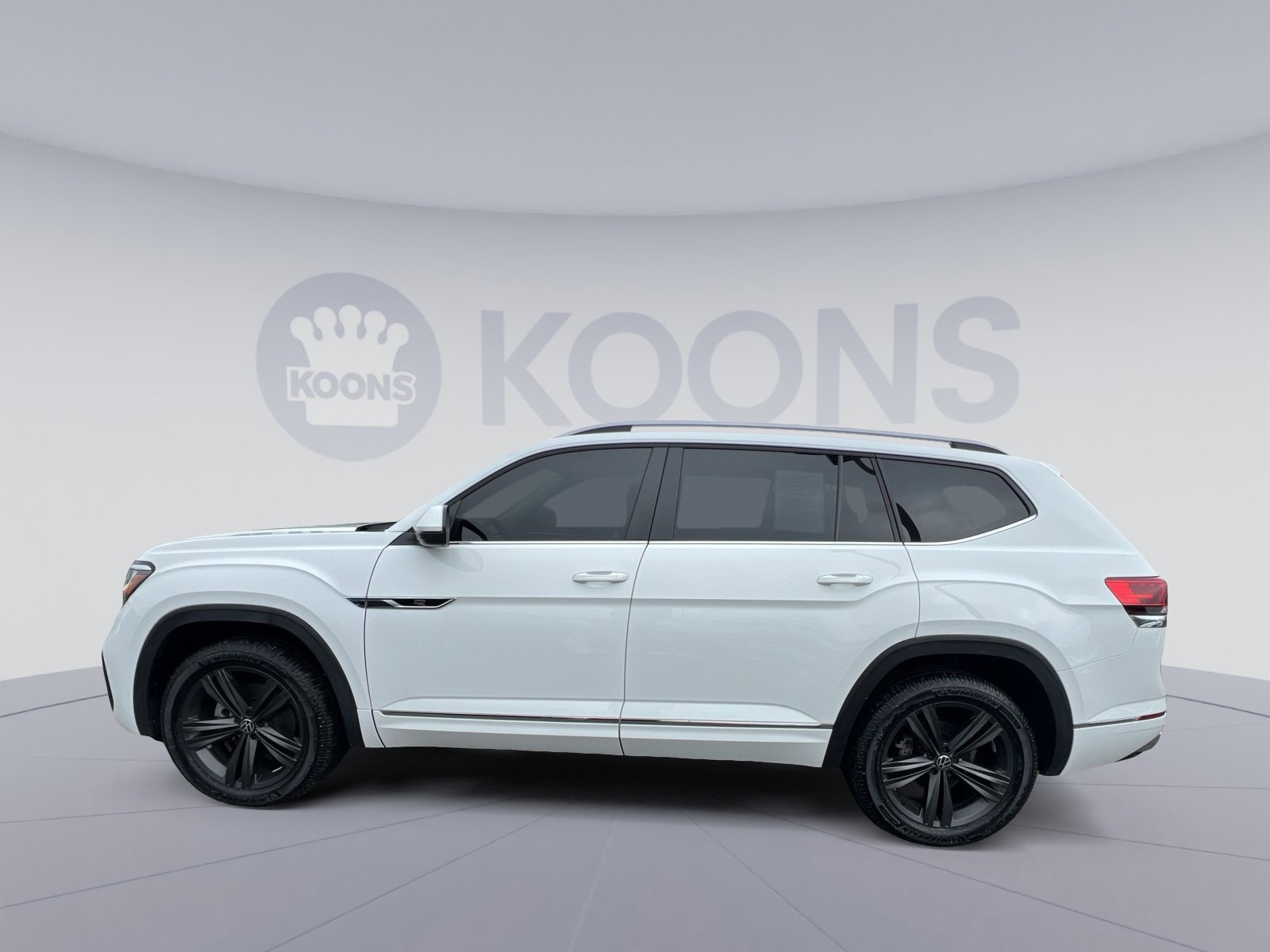 Used 2022 Volkswagen Atlas SEL R-Line image 2