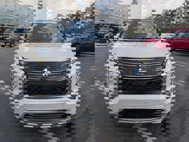 Used 2024 Mitsubishi Outlander SE image 8