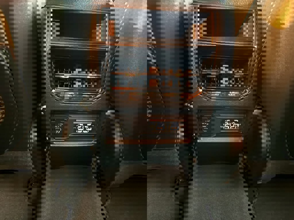 Used 2023 Jeep Grand Cherokee Altitude image 33