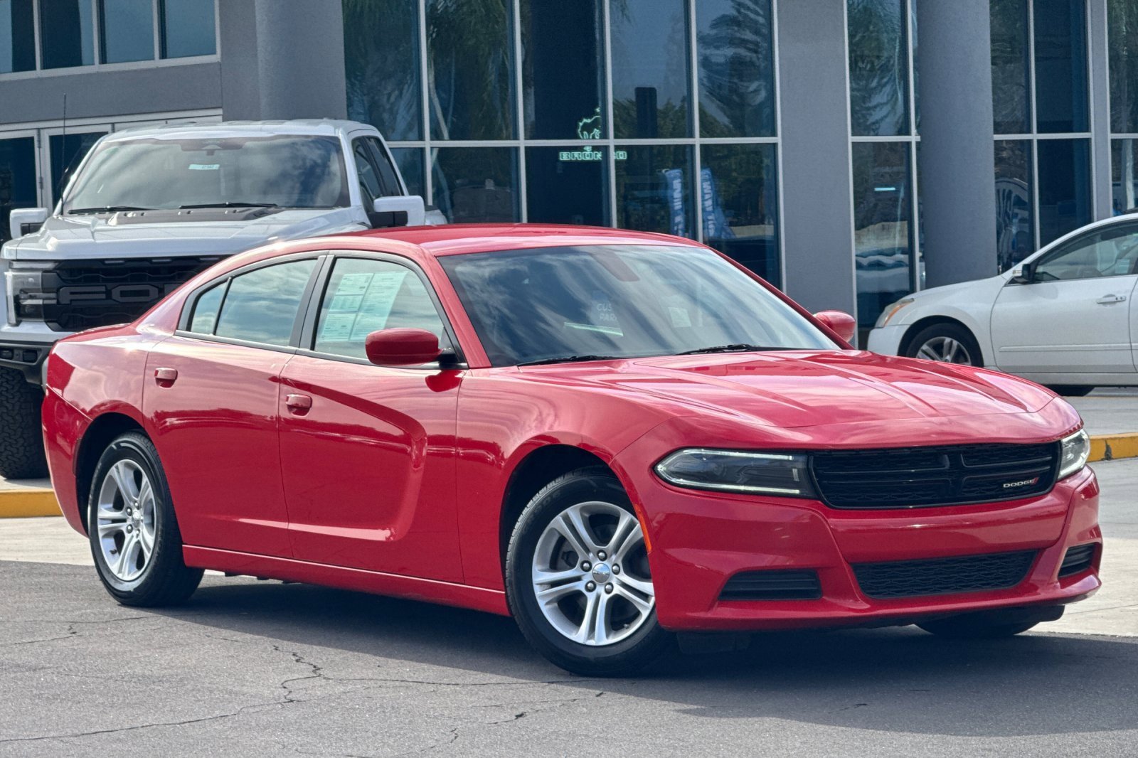 Used 2022 Dodge Charger SXT image 2