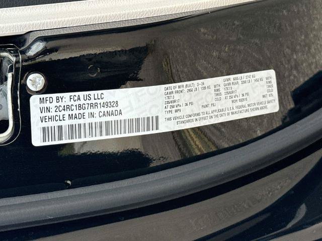 Used 2024 Chrysler Pacifica Touring-L FWD image 24