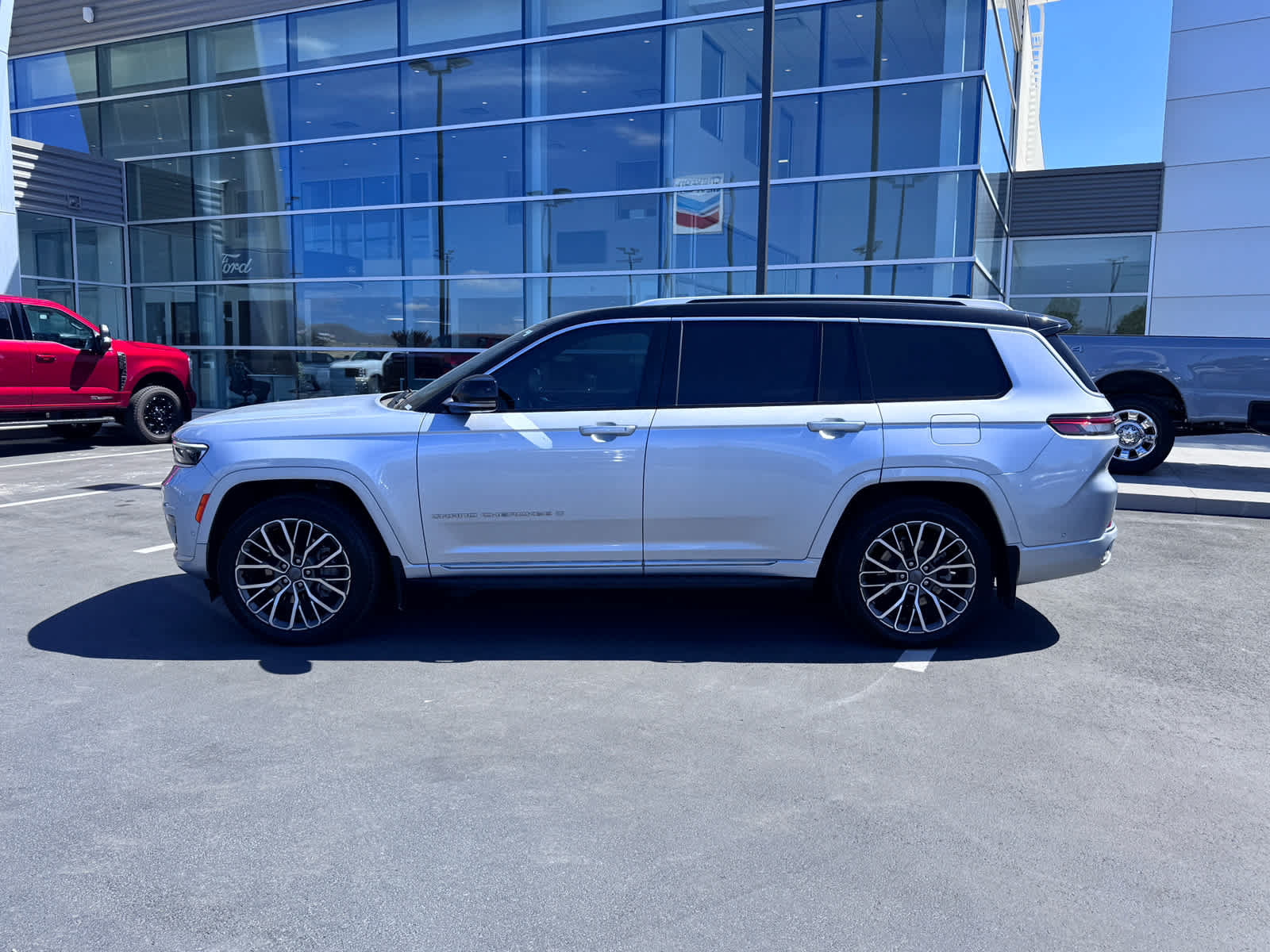 Used 2022 Jeep Grand Cherokee L Summit AWD/4WD image 10