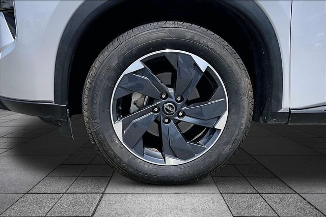 Used 2024 Nissan Rogue SV FWD image 8