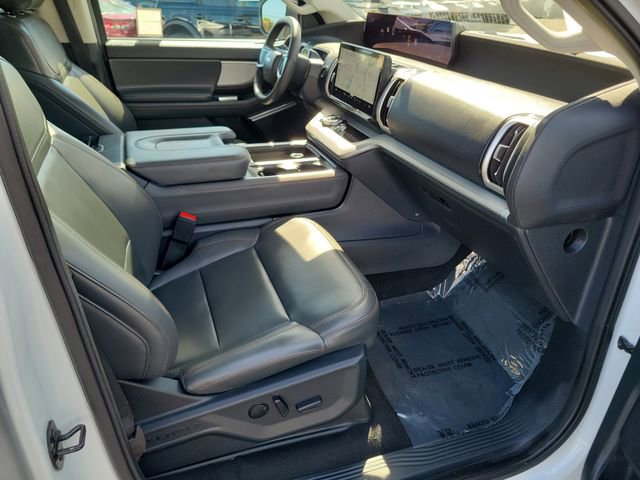 Certified 2025 Ford Expedition Active image 24
