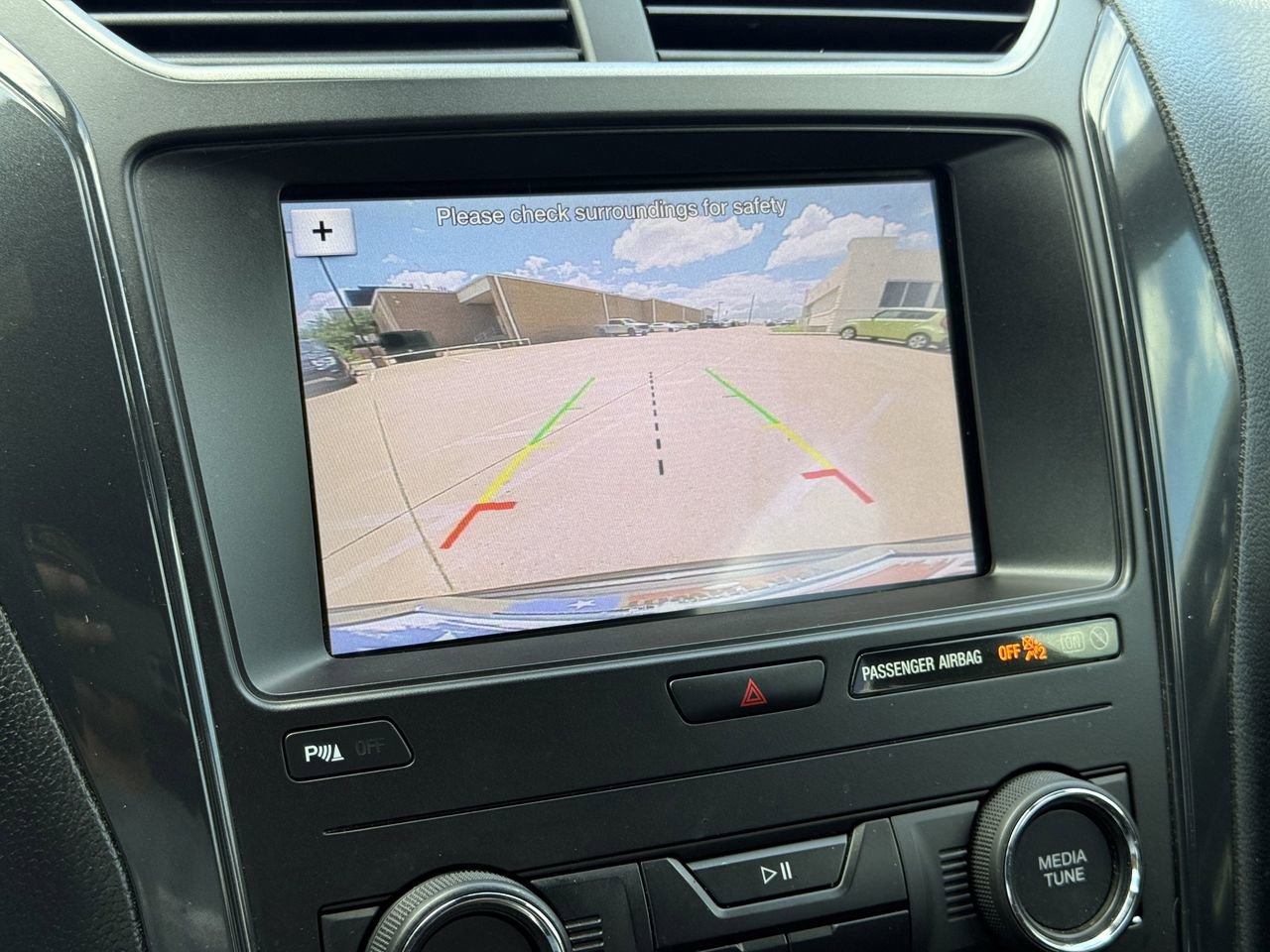 Certified 2019 Ford Explorer XLT w/ Equipment Group 202A FWD image 18