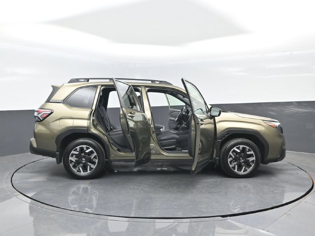 Used 2025 Subaru Forester Premium AWD/4WD image 29