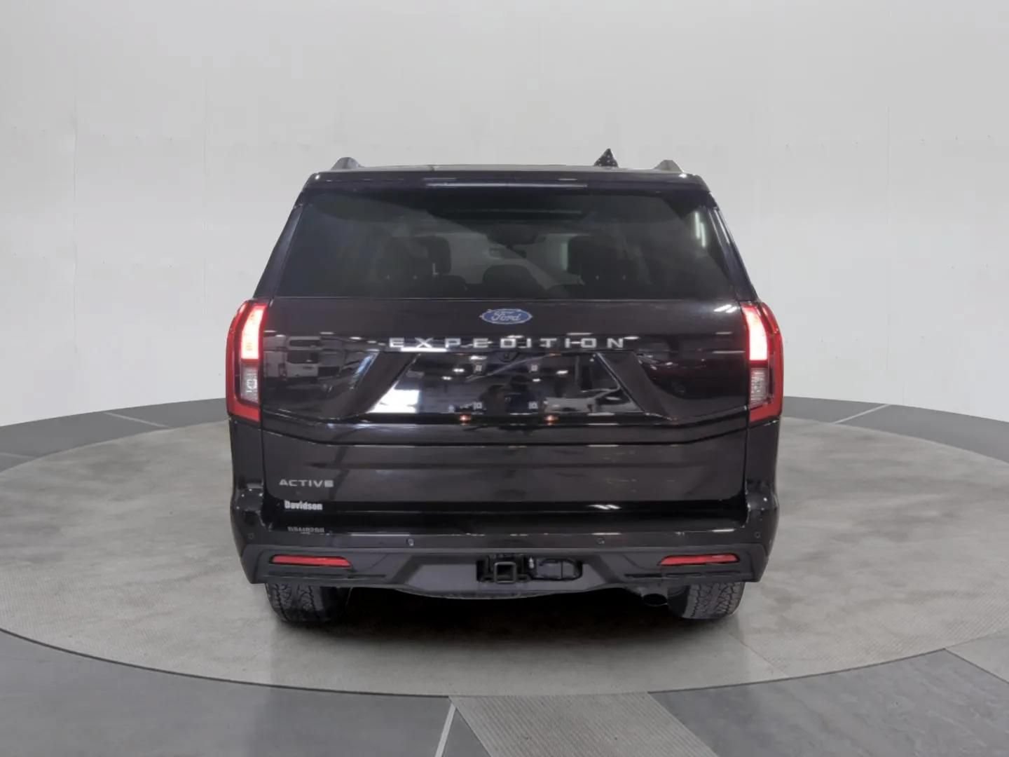 Certified 2025 Ford Expedition Active AWD/4WD image 6