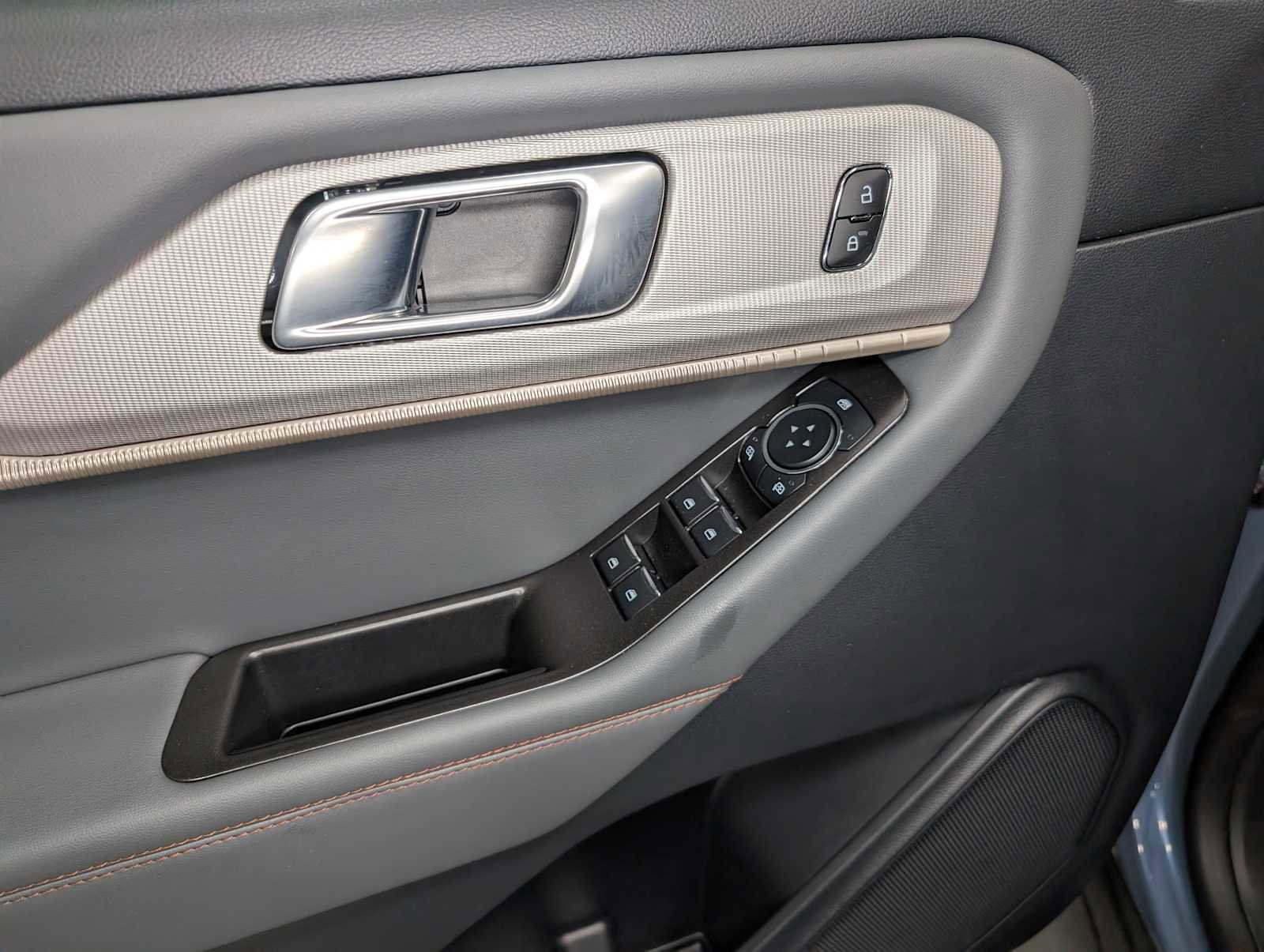 Certified 2025 Ford Explorer Active w/ Active Comfort Package image 40