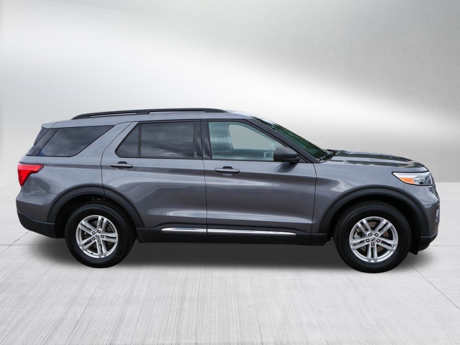 Certified 2022 Ford Explorer XLT w/ Class IV Trailer Tow Package AWD/4WD image 8