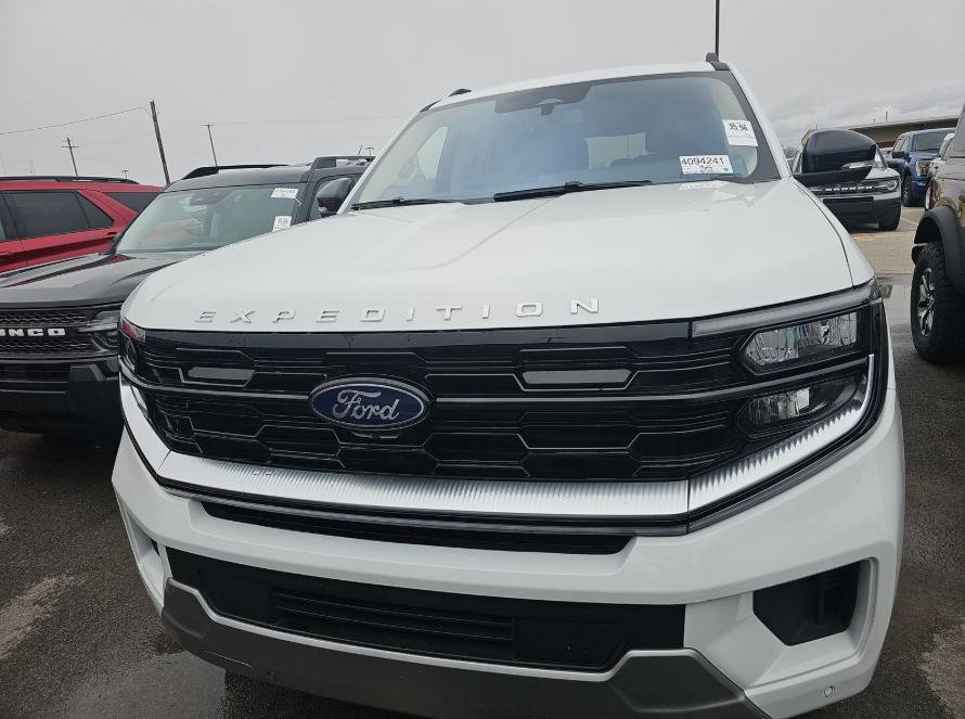 Certified 2025 Ford Expedition Platinum image 5