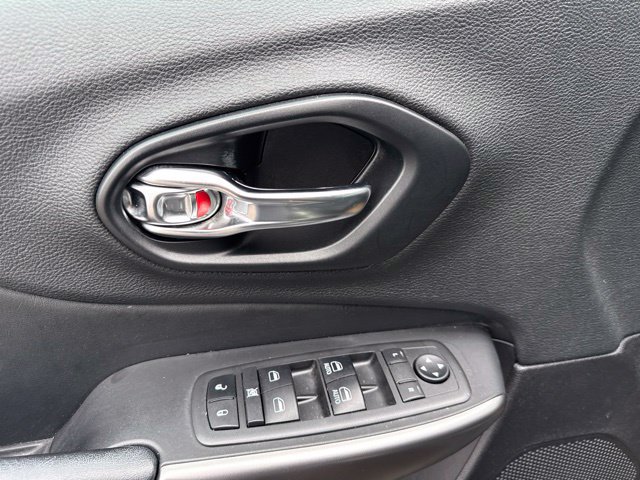 Used 2021 Jeep Cherokee Latitude Lux AWD/4WD image 15