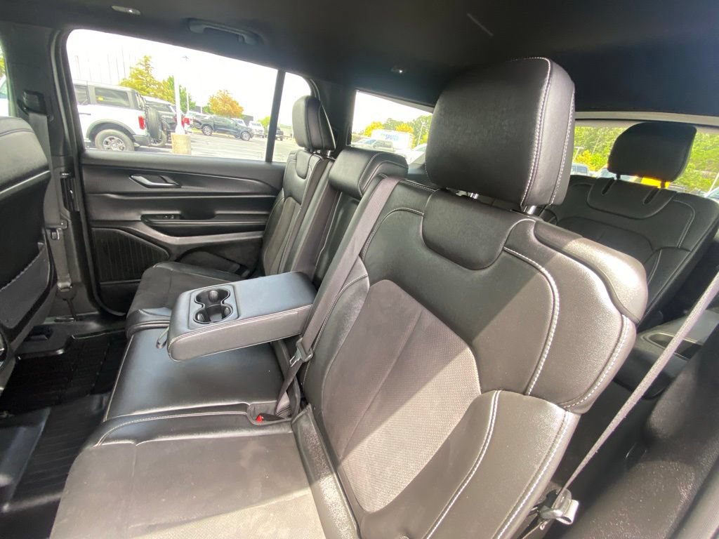 Used 2024 Jeep Grand Cherokee L Altitude AWD/4WD image 24