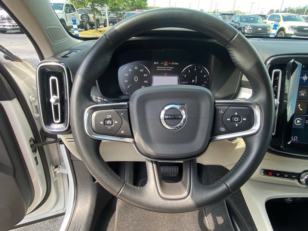 Used 2021 Volvo XC40 T4 Momentum FWD image 13