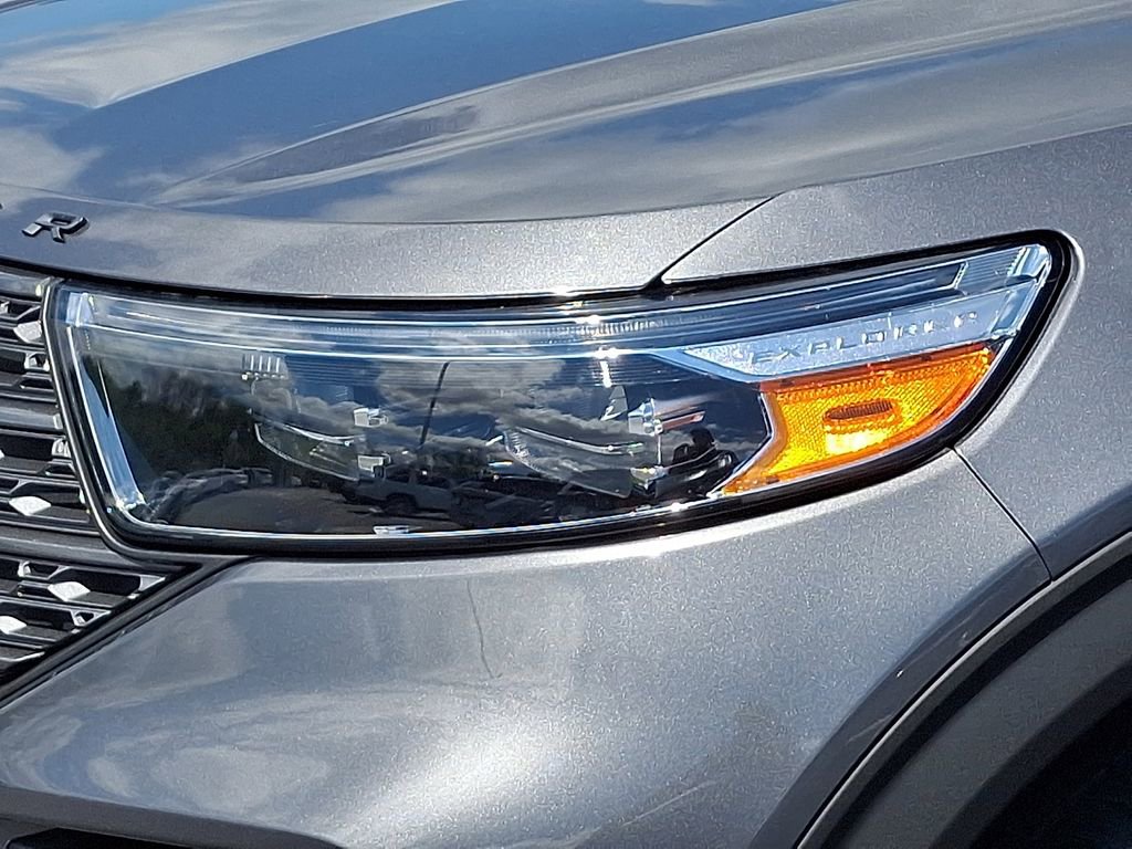 Certified 2022 Ford Explorer XLT w/ Equipment Group 202A AWD/4WD image 9