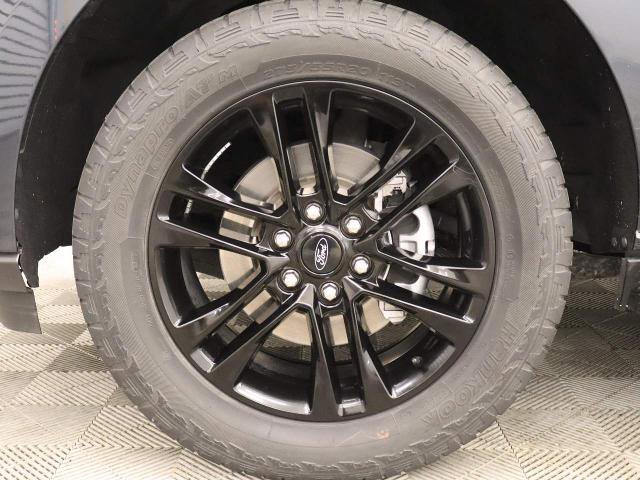 Certified 2023 Ford Expedition XLT image 9