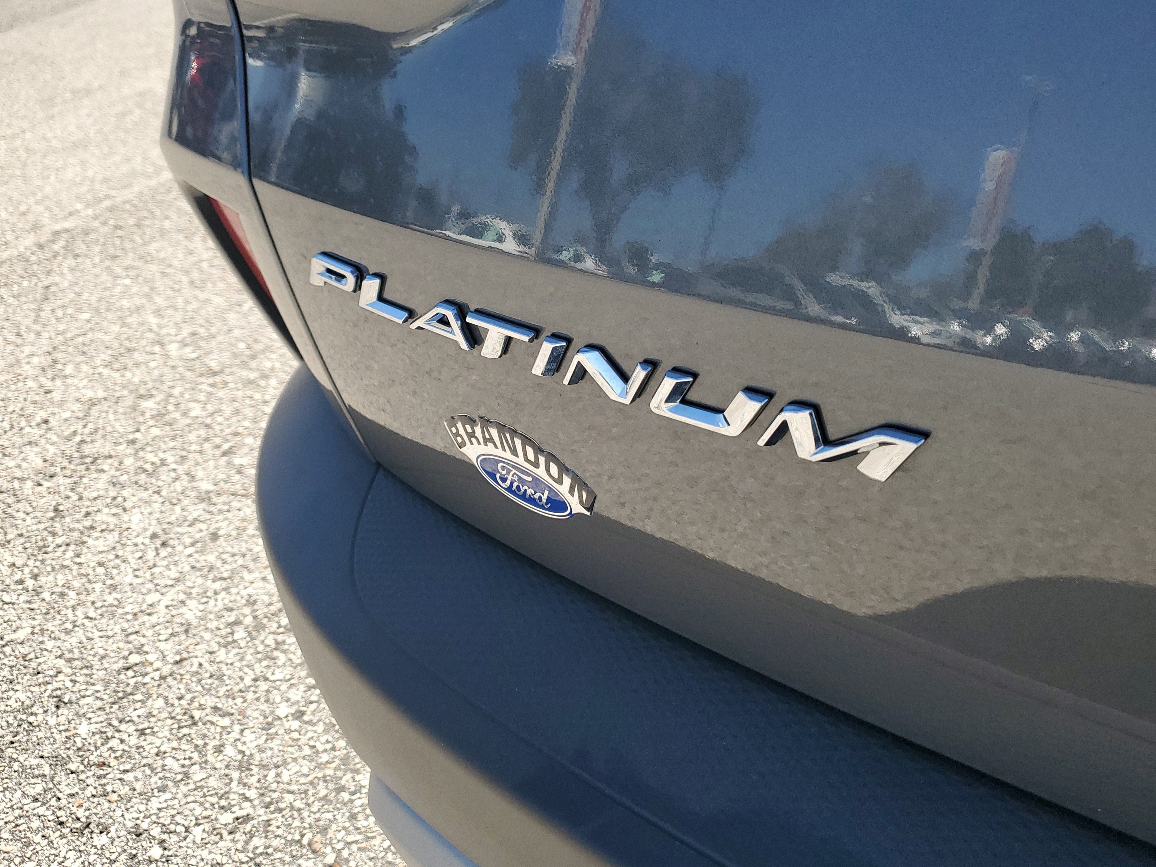 Certified 2025 Ford Escape Platinum w/ Premium Technology Package image 9