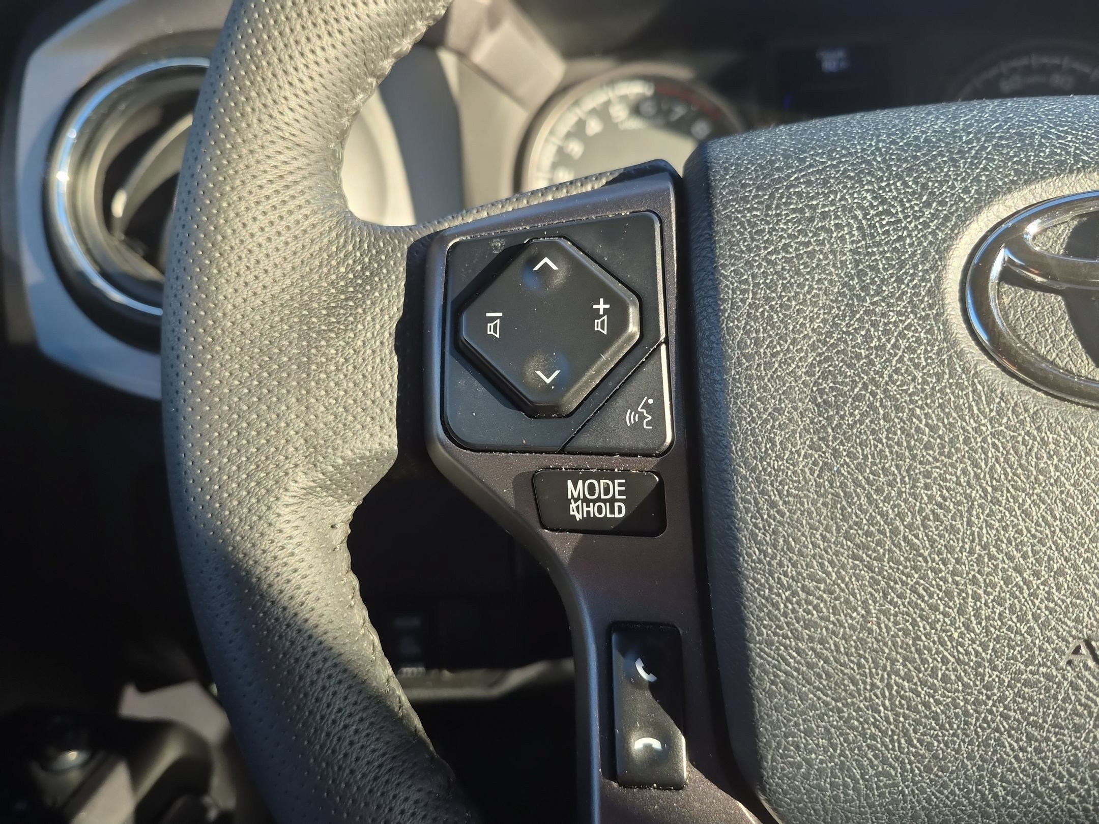 Used 2020 Toyota Tacoma TRD Off-Road w/ TRD Premium Off Road Package AWD/4WD image 18