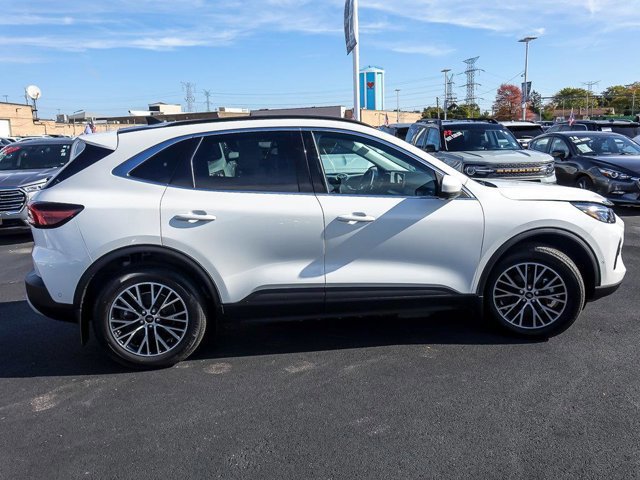 Certified 2023 Ford Escape SE w/ PHEV Premium Package image 7