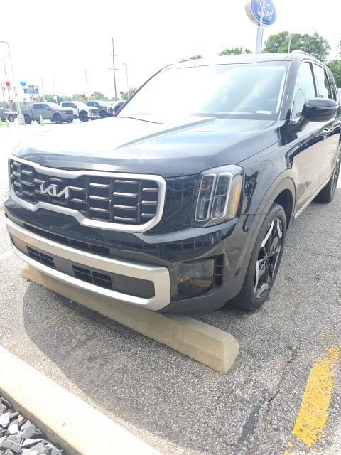 Used 2023 Kia Telluride S FWD image 1