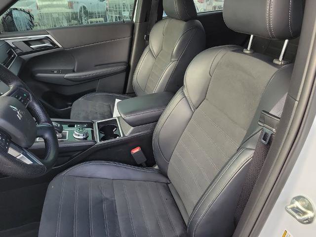Used 2024 Mitsubishi Outlander SE Black Edition image 20