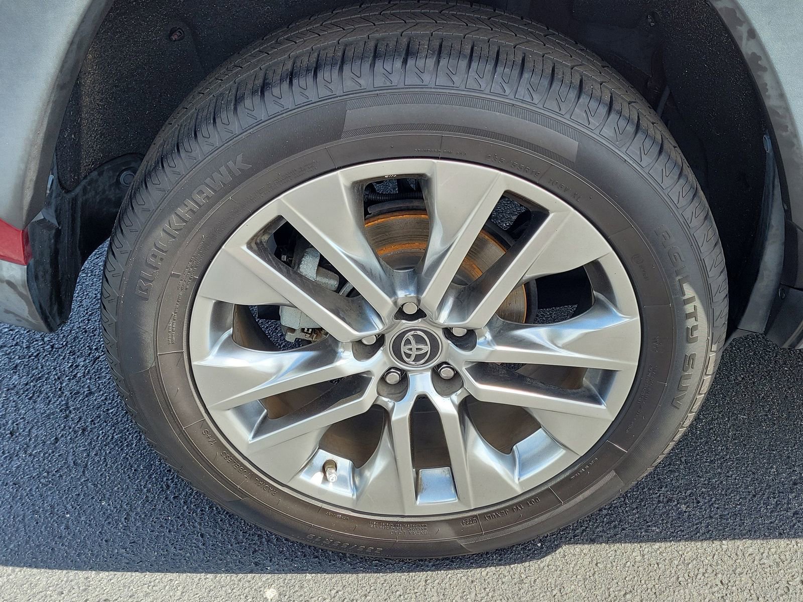 Used 2019 Toyota RAV4 XLE Premium FWD image 5