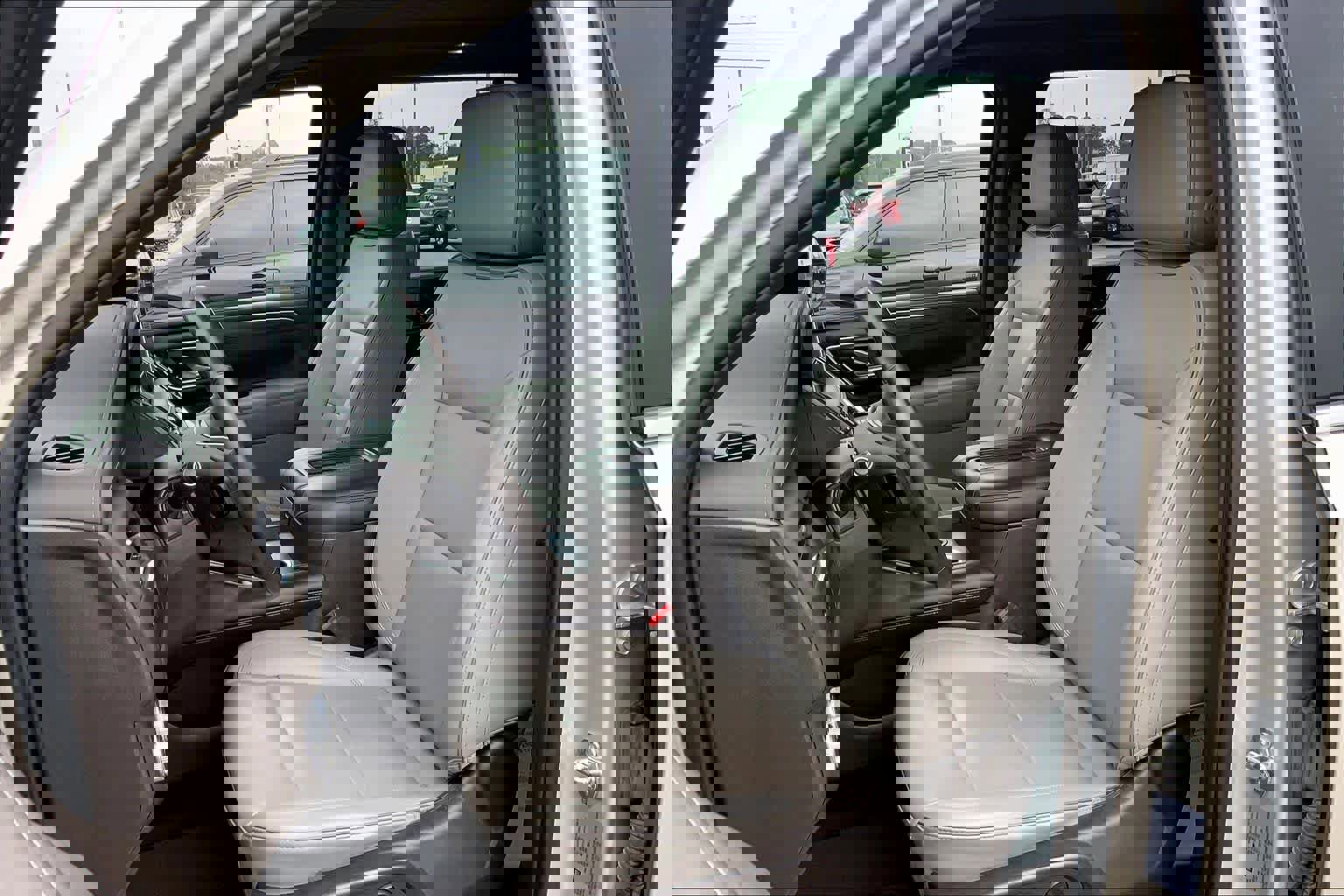 Used 2023 GMC Yukon XL SLT image 8