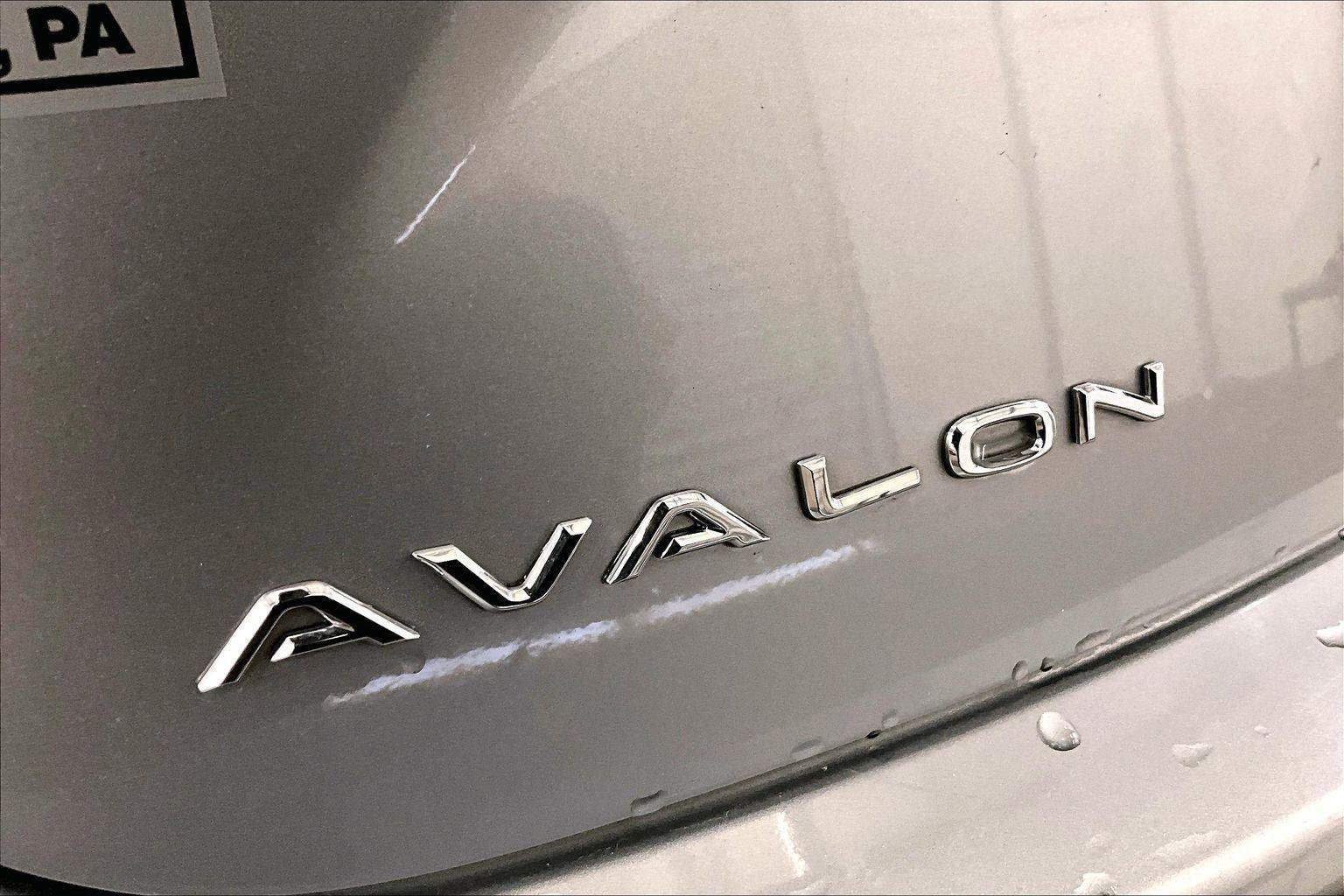 Used 2017 Toyota Avalon Limited w/ All Weather Liner Package image 13