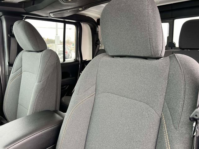 Used 2025 Jeep Gladiator Sport image 24