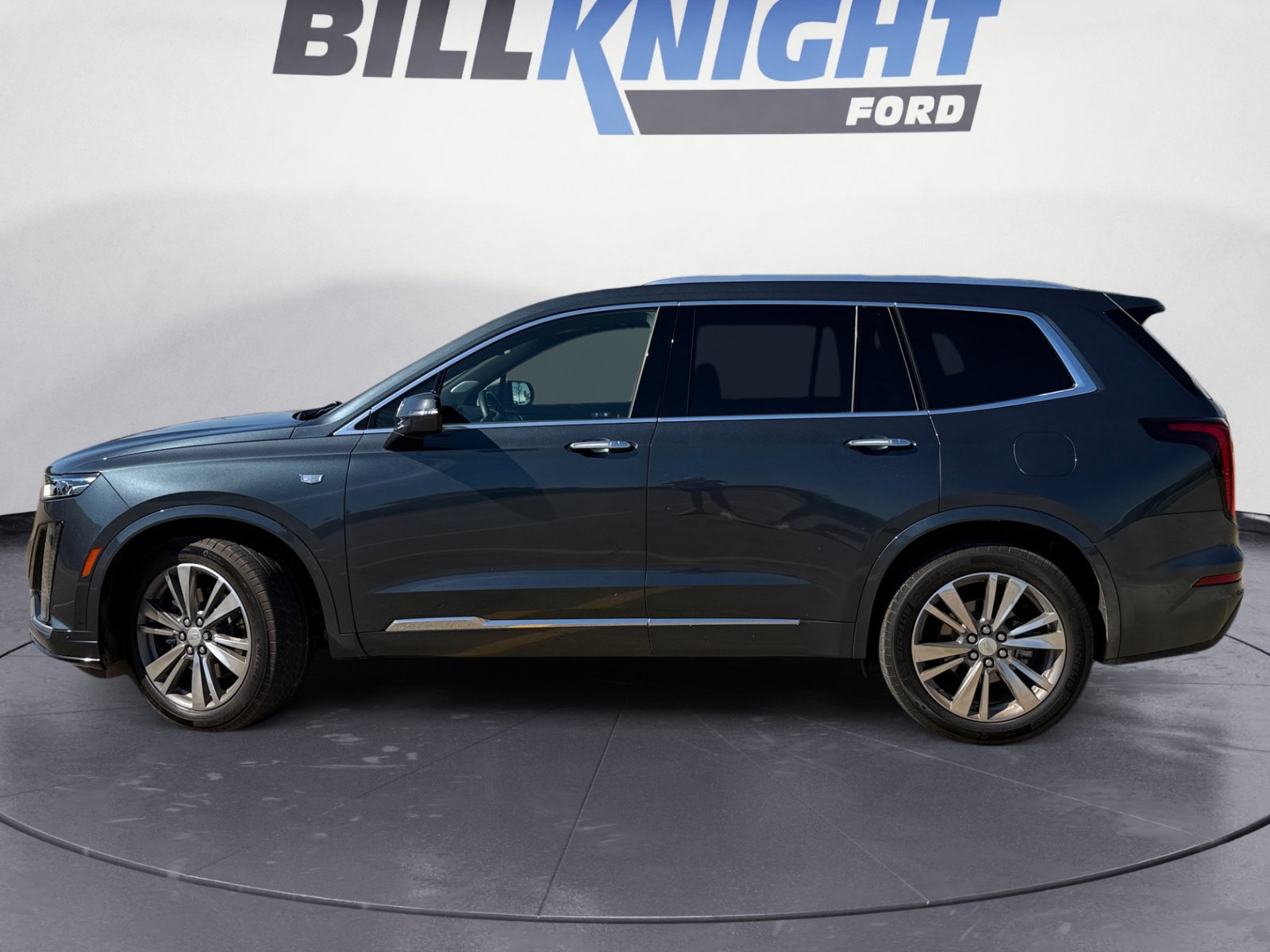 Used 2021 Cadillac XT6 Premium Luxury FWD image 2
