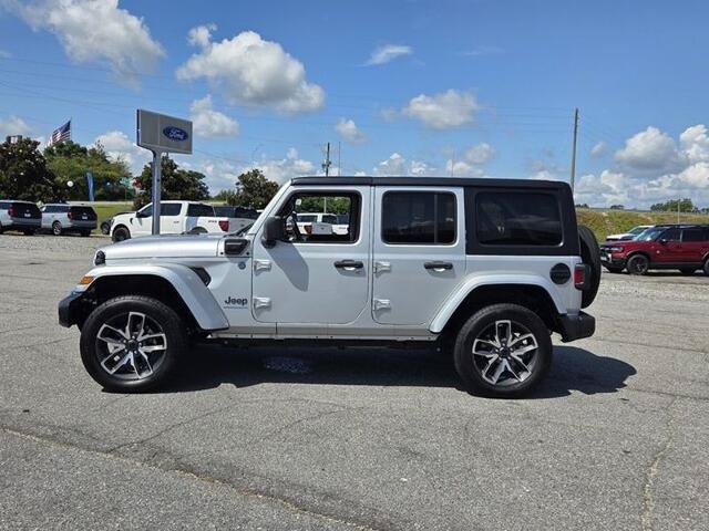 Used 2024 Jeep Wrangler Unlimited AWD/4WD image 4