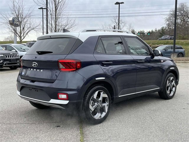 Used 2022 Hyundai Venue Limited image 5