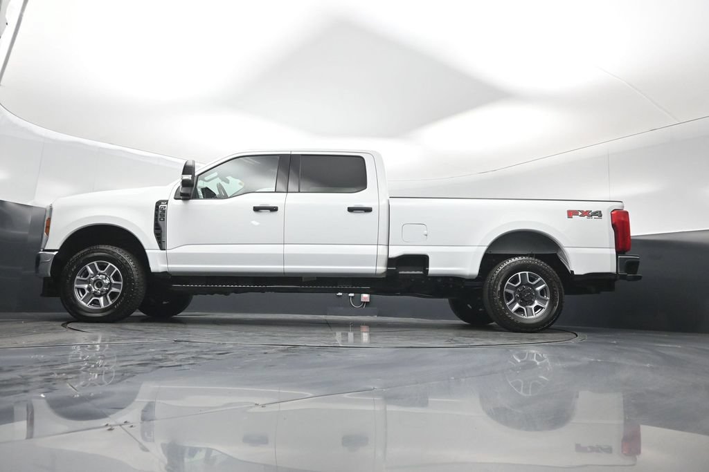 Certified 2025 Ford F350 XLT AWD/4WD image 8