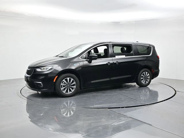 Used 2025 Chrysler Pacifica Select FWD image 5