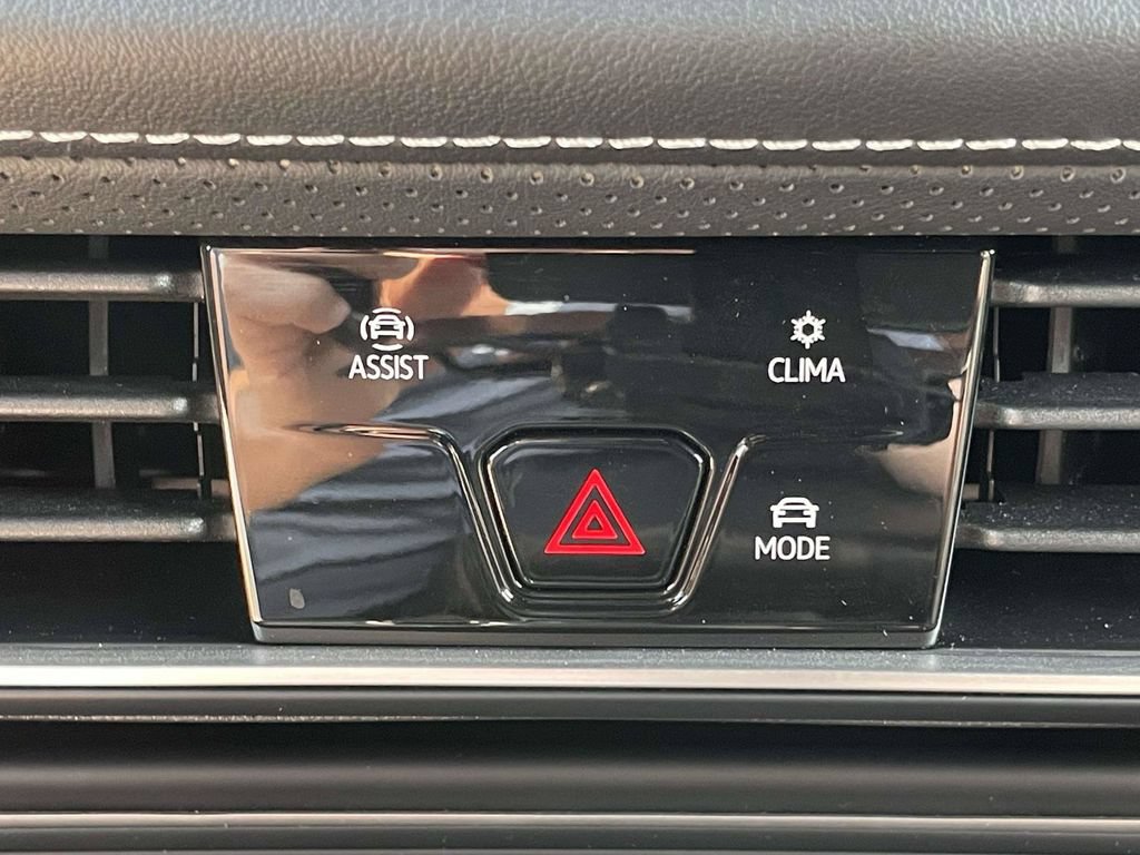 Used 2024 Volkswagen Atlas Cross Sport SE FWD image 23