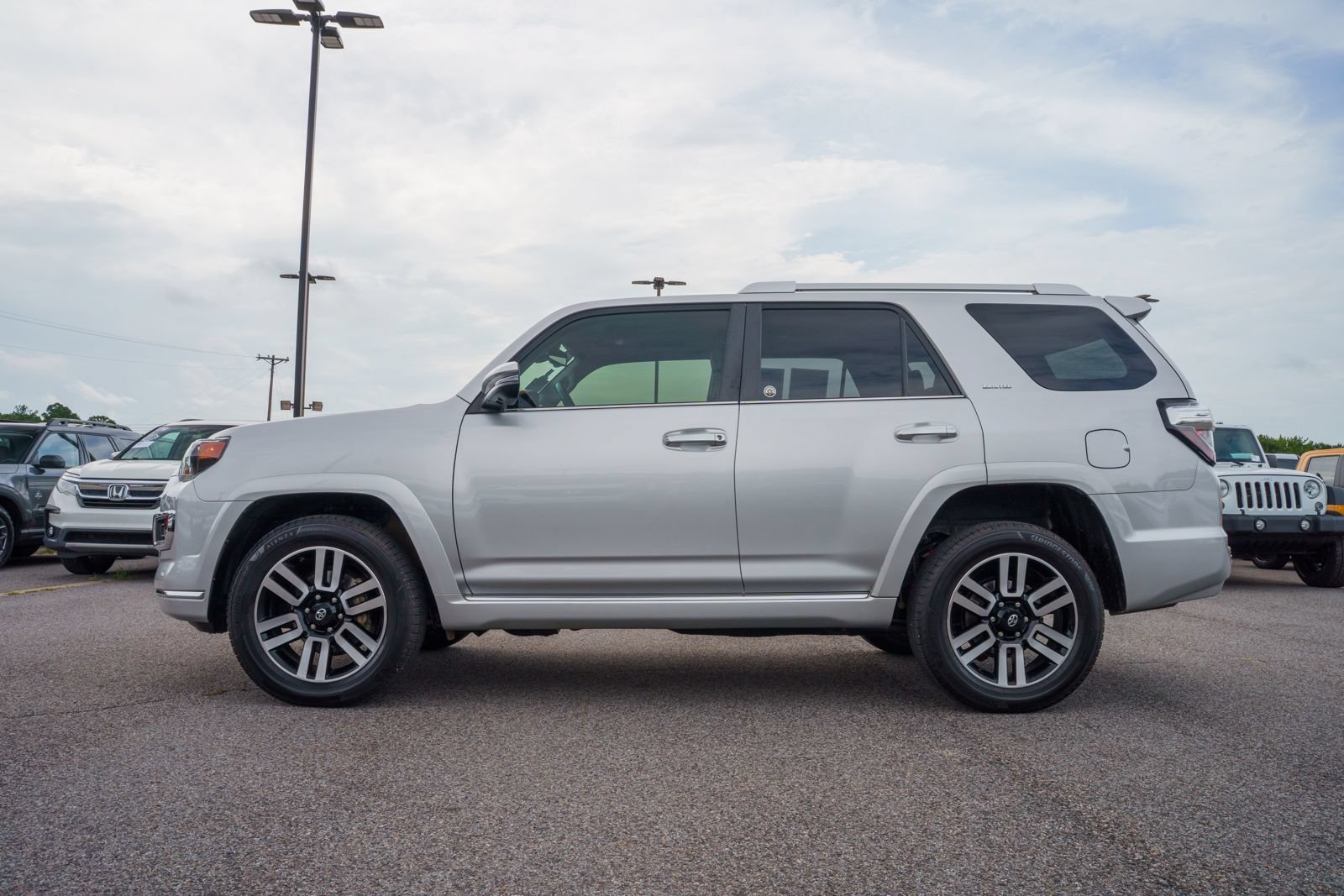 Used 2023 Toyota 4Runner Limited AWD/4WD image 5