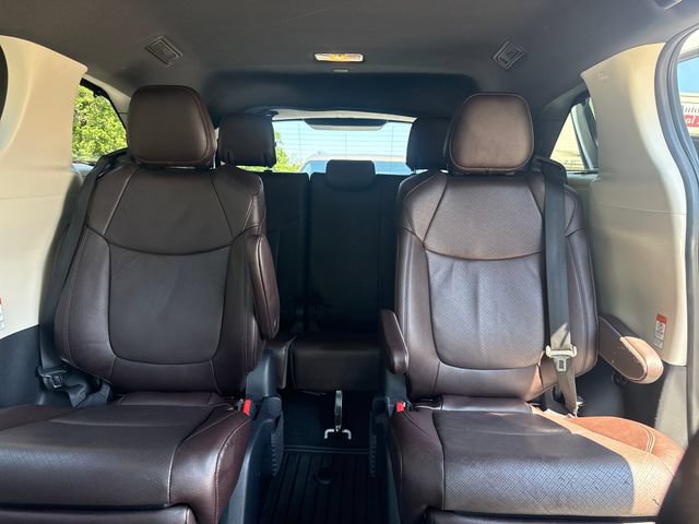 Used 2023 Toyota Sienna Platinum AWD/4WD image 22