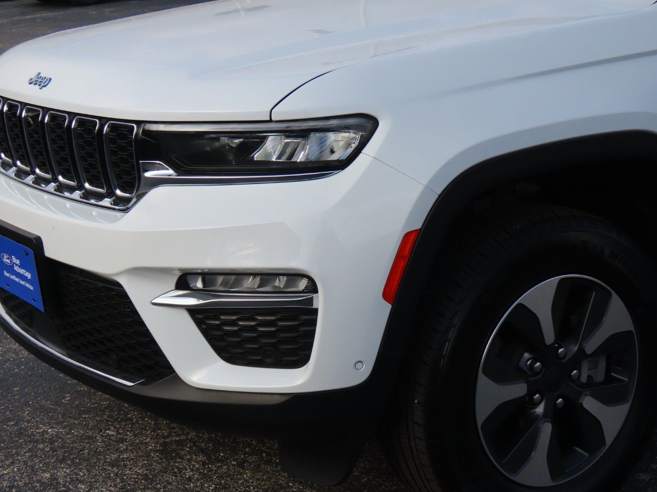 Used 2022 Jeep Grand Cherokee Limited 4xe w/ Luxury Tech Group II image 3