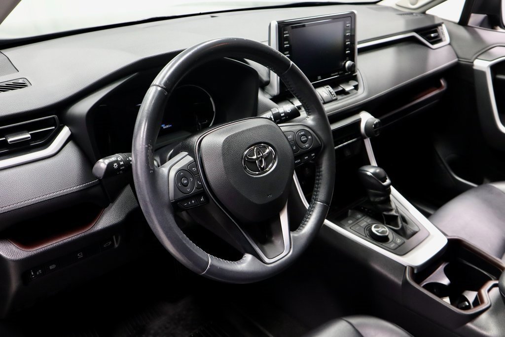 Used 2019 Toyota RAV4 Limited w/ Advanced Technology Package image 28
