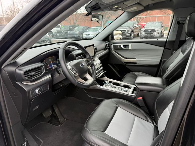Certified 2022 Ford Explorer XLT w/ Equipment Group 202A image 10