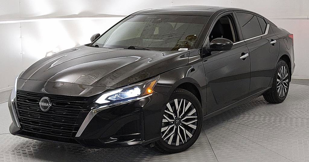 Used 2024 Nissan Altima 2.5 SV w/ SV Premium Package AWD/4WD image 6