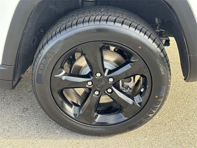 Used 2023 Jeep Grand Cherokee L Laredo image 38