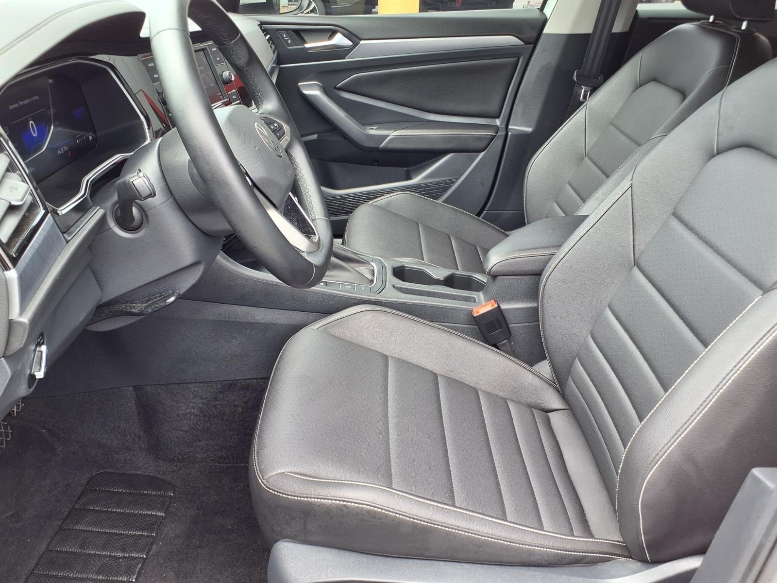 Used 2024 Volkswagen Jetta SE w/ Panoramic Sunroof Package FWD image 13