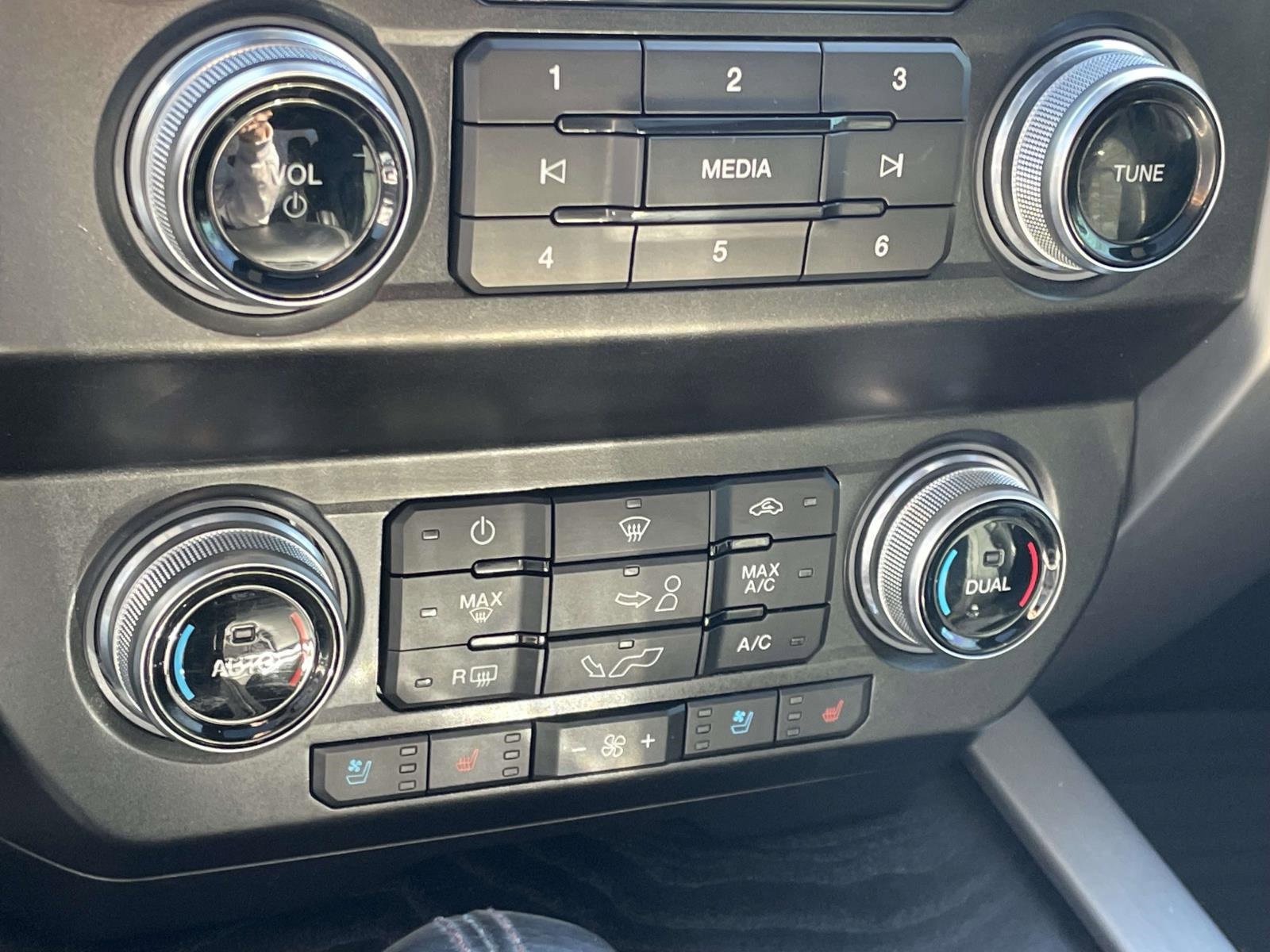 Certified 2020 Ford F150 Platinum w/ Equipment Group 701A Luxury image 20