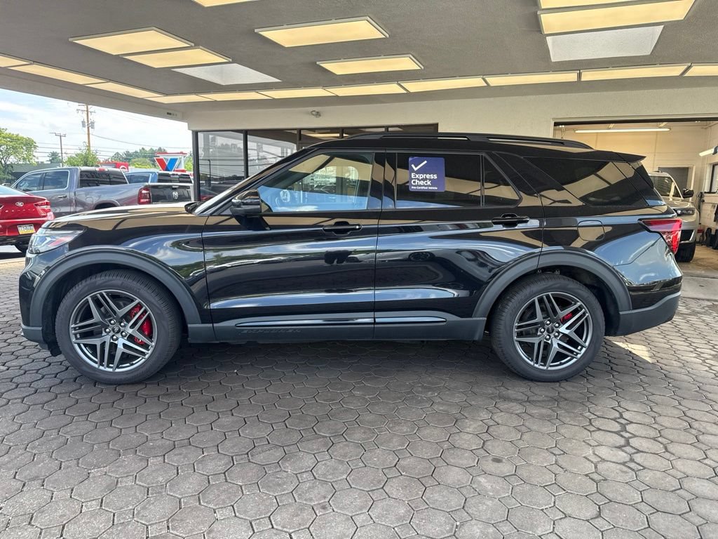 Certified 2025 Ford Explorer ST AWD/4WD image 9