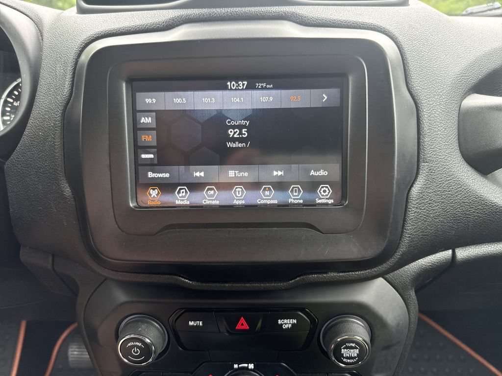 Used 2018 Jeep Renegade Latitude AWD/4WD image 16