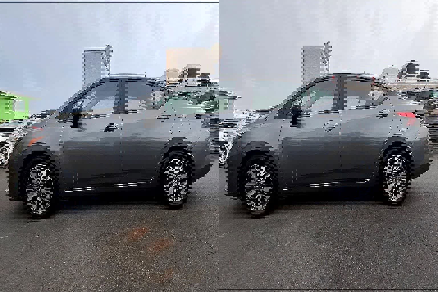 Used 2023 Nissan Versa SV image 5