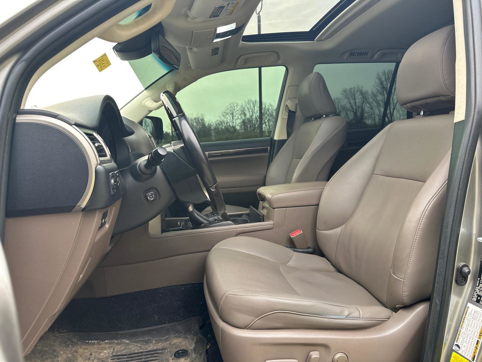 Used 2021 Lexus GX 460 Premium w/ Accessory Package image 10