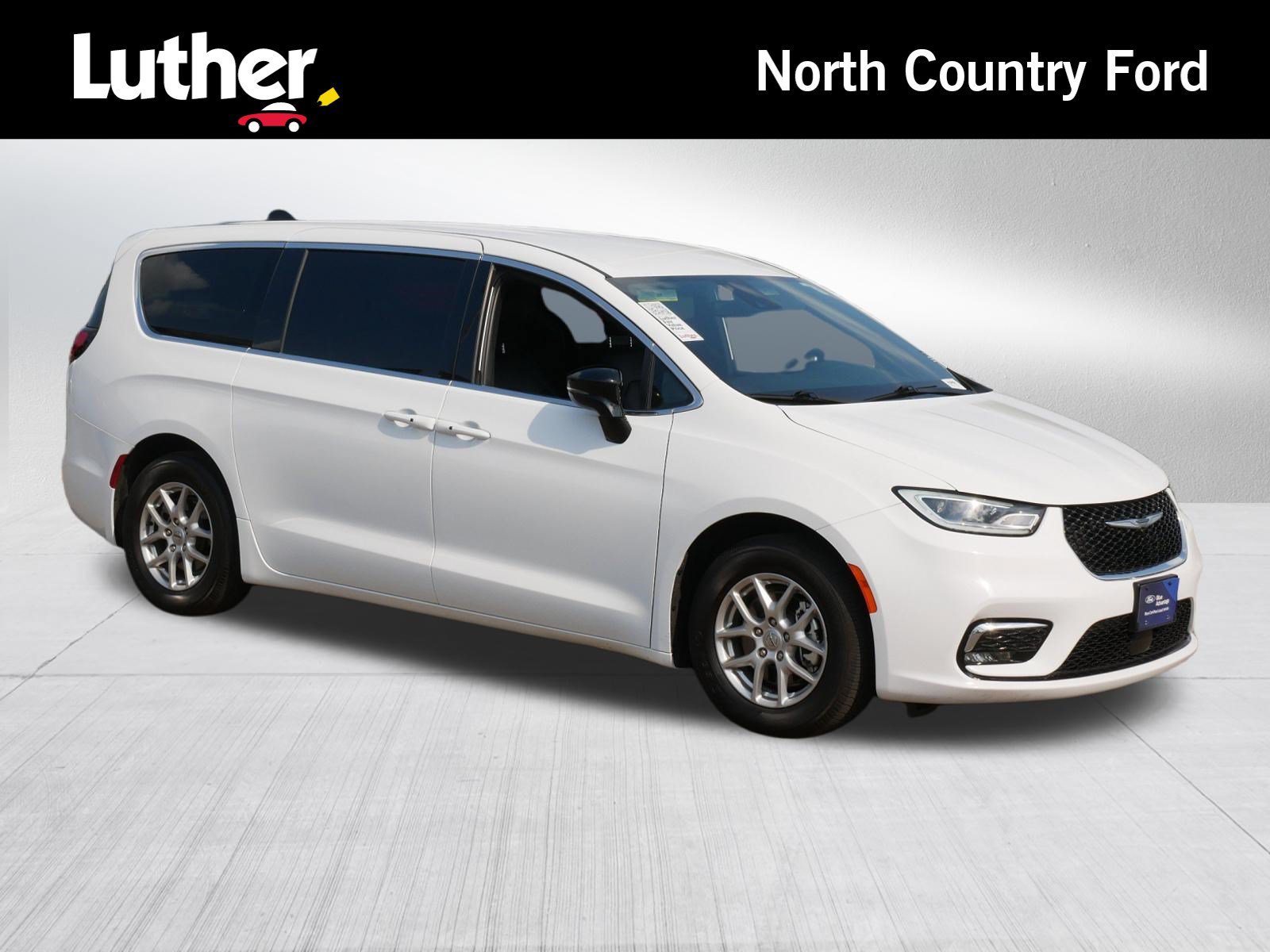 Used 2025 Chrysler Pacifica Select FWD image 1