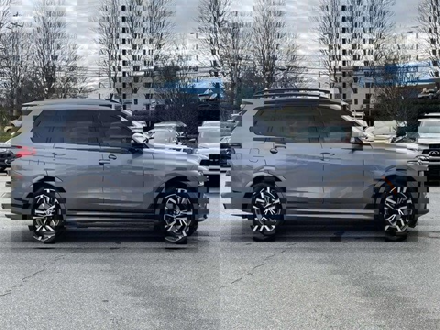 Used 2023 BMW X7 xDrive40i w/ M Sport Package image 6